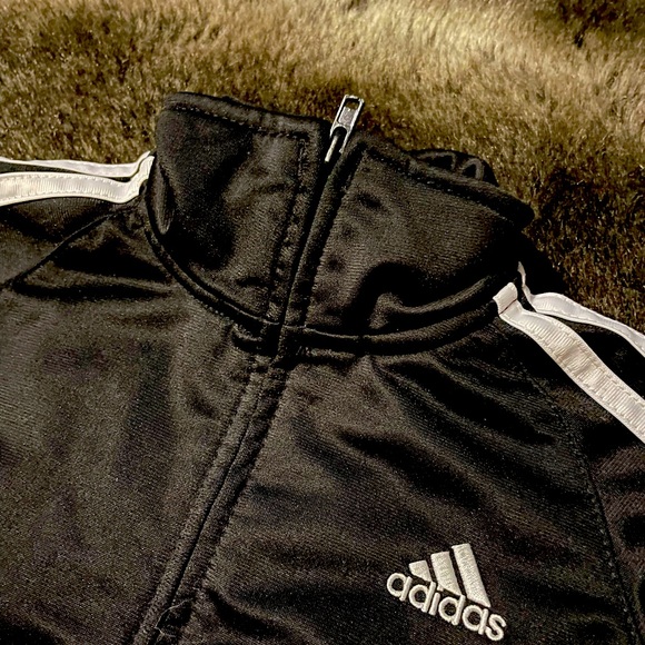 Kids adidas zip up ( 2T ) - Picture 3 of 3